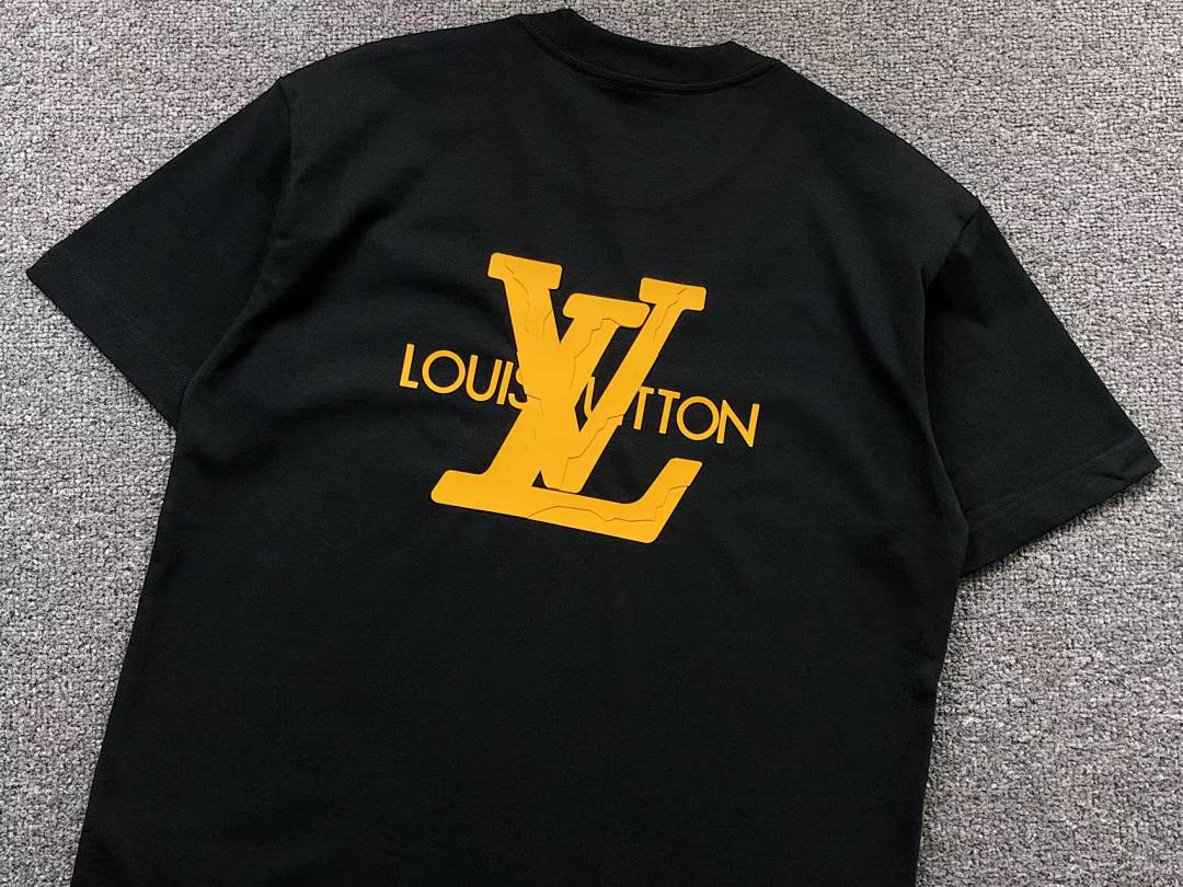 Louis Vuitton 125 L⭐ T-SHIRT 41112138821 (Im 170Cm 57Kg I Wear Size M In The Phot) - Image 9