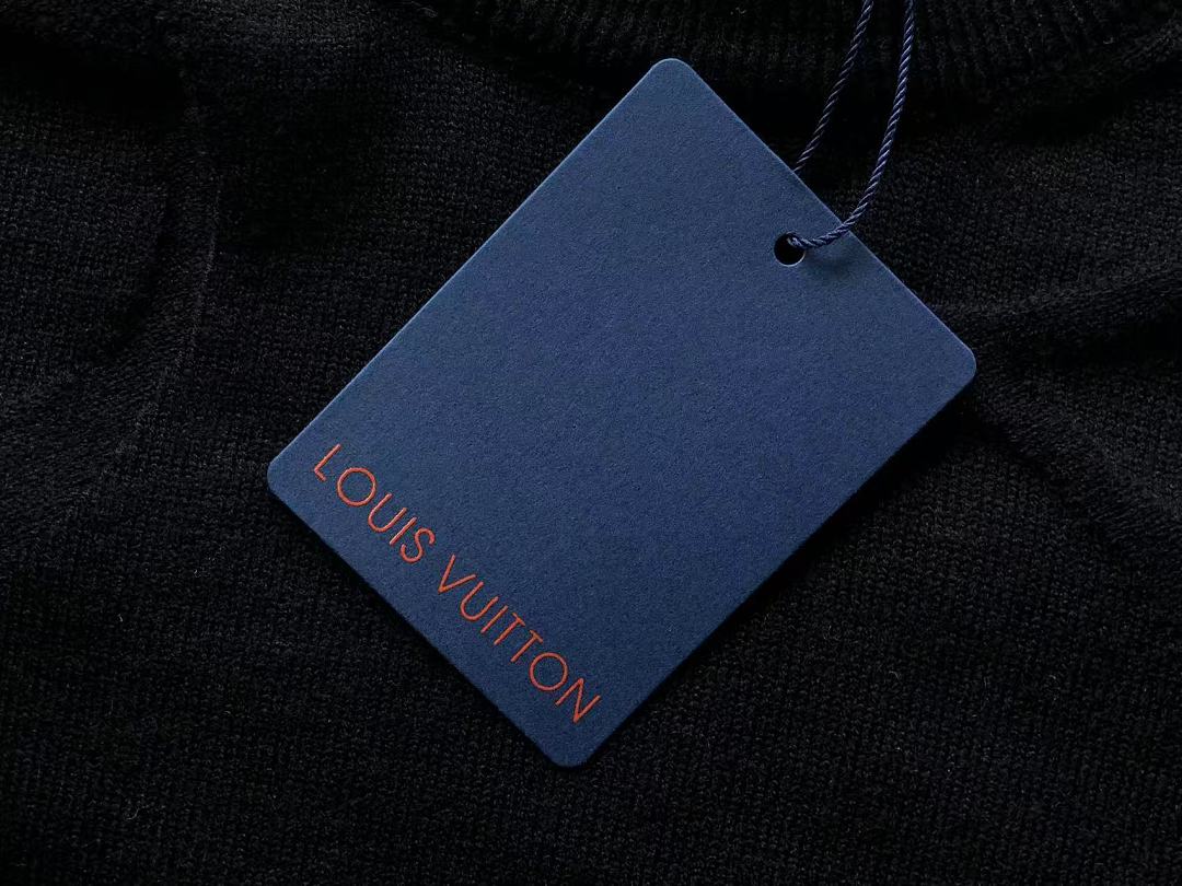Louis Vuitton 139 L⭐ SWEATER 42082107163 (Im 170Cm 60Kg I Wear Size M In The Phot) - Image 17