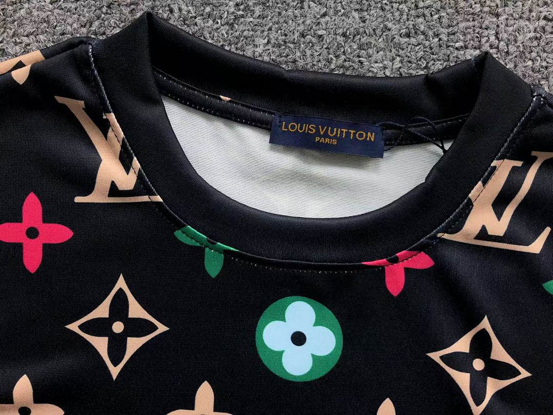 Louis Vuitton 79 L⭐ T-SHIRT 311120732 (Im 170Cm 57Kg I Wear Size M In The Phot) - Image 15
