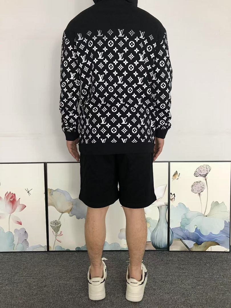 Louis Vuitton 178 L⭐ HOODIE 217070715 (Im 170Cm 60Kg I Wear Size XL In The Phot) - Image 4