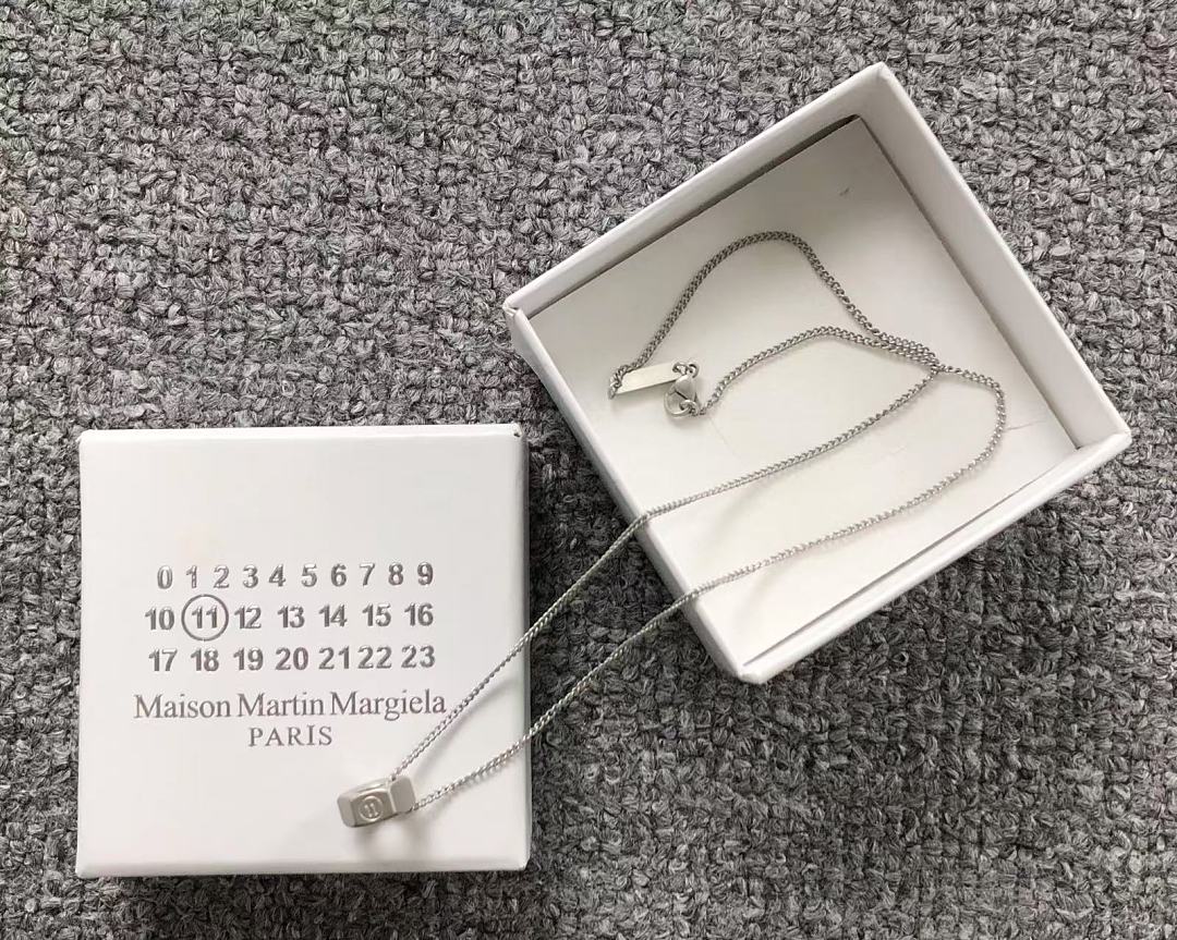 On Running 118 MAISON MARGIELA - Image 2