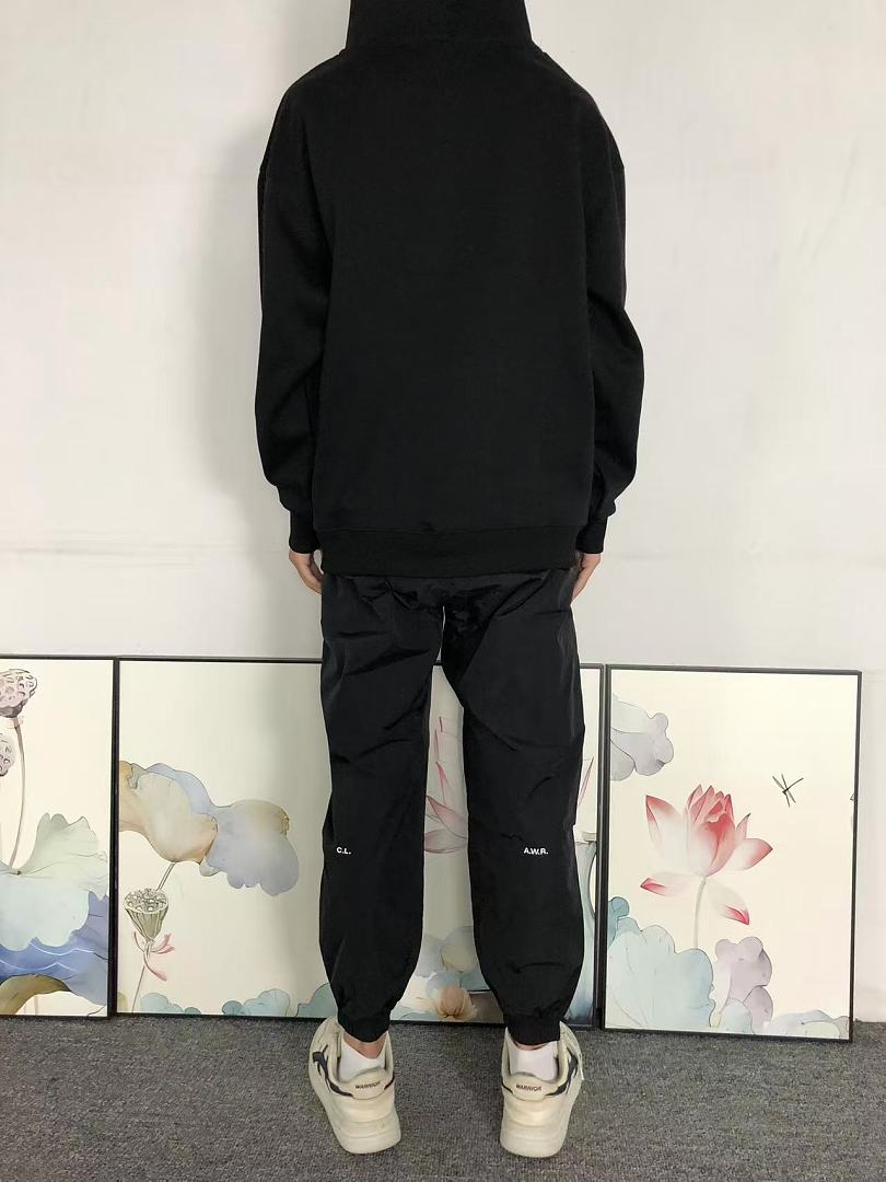 On Running 188 ON HOODIE 2208144104 (Im 170Cm 60Kg I Wear Size XL In The Phot) - Image 4