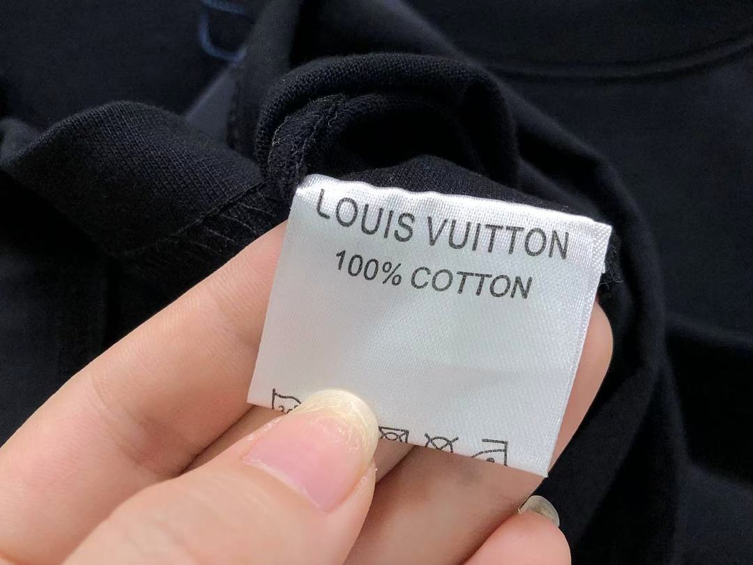 Louis Vuitton SHORTS 158 L⭐ T-SHIRT 2208020715 (Im 170Cm 60Kg I Wear Size S In The Phot) - Image 26