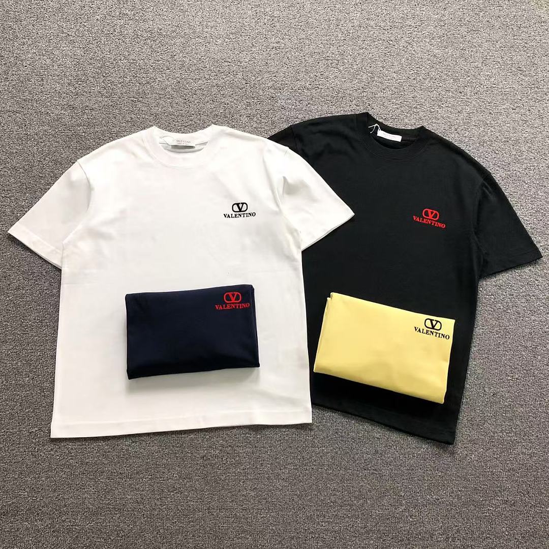 Valentino 115 VALENTINO T-SHIRT 5241606147 (Im 170Cm 65Kg I Wear Size M In The Phot)