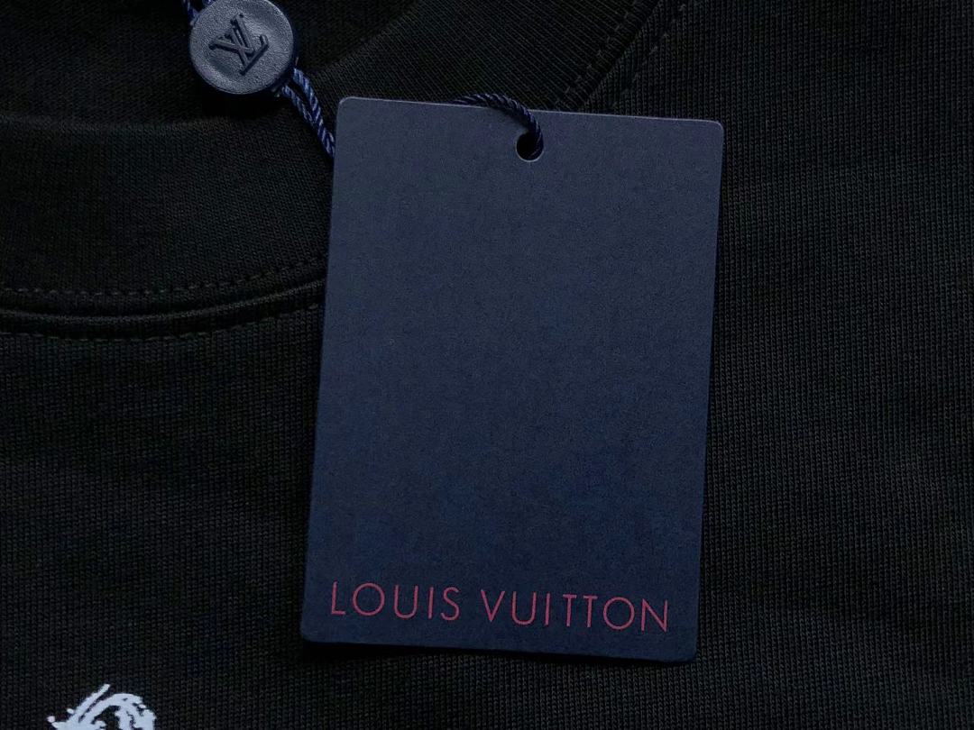 Louis Vuitton 108 L⭐ T-SHIRT 411132121 (Im 170Cm 57Kg I Wear Size M In The Phot) - Image 23