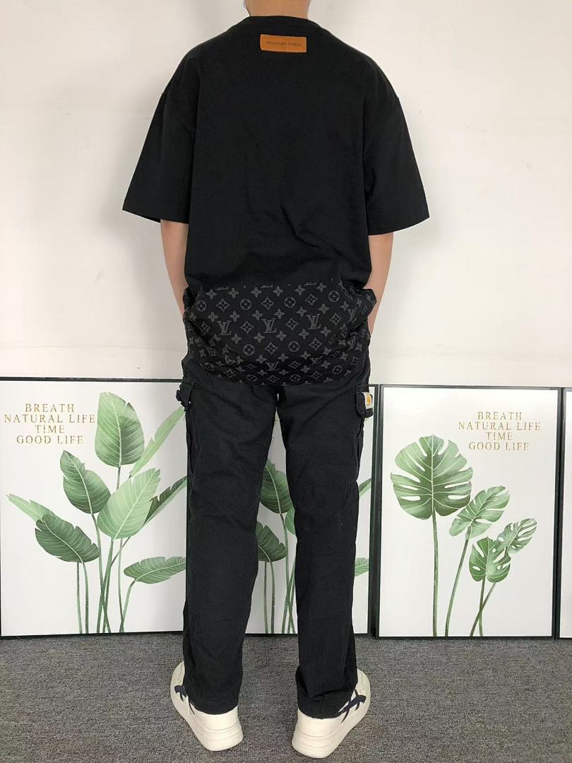 Louis Vuitton 138 L⭐ T-SHIRT 312090601 (Im 170Cm 55Kg I Wear Size L In The Phot) - Image 4