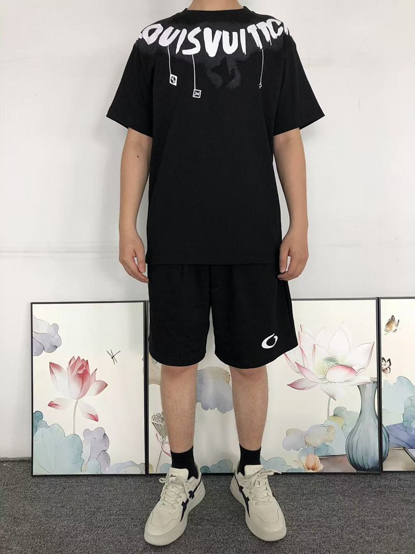 Louis Vuitton 108 L⭐ T-SHIRT 41061306126 (Im 170Cm 60Kg I Wear Size XS In The Phot) - Image 3
