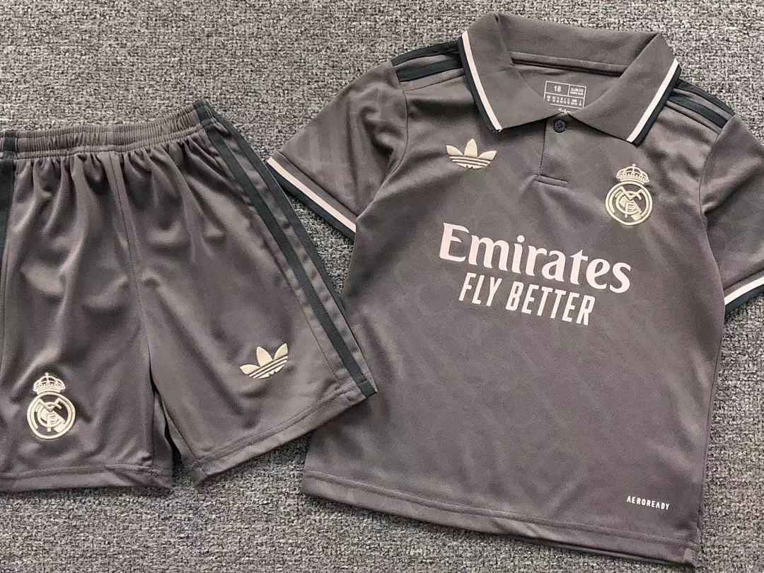 Chanel 68 FOOTBALL T-SHIRT SHORTS - Image 5