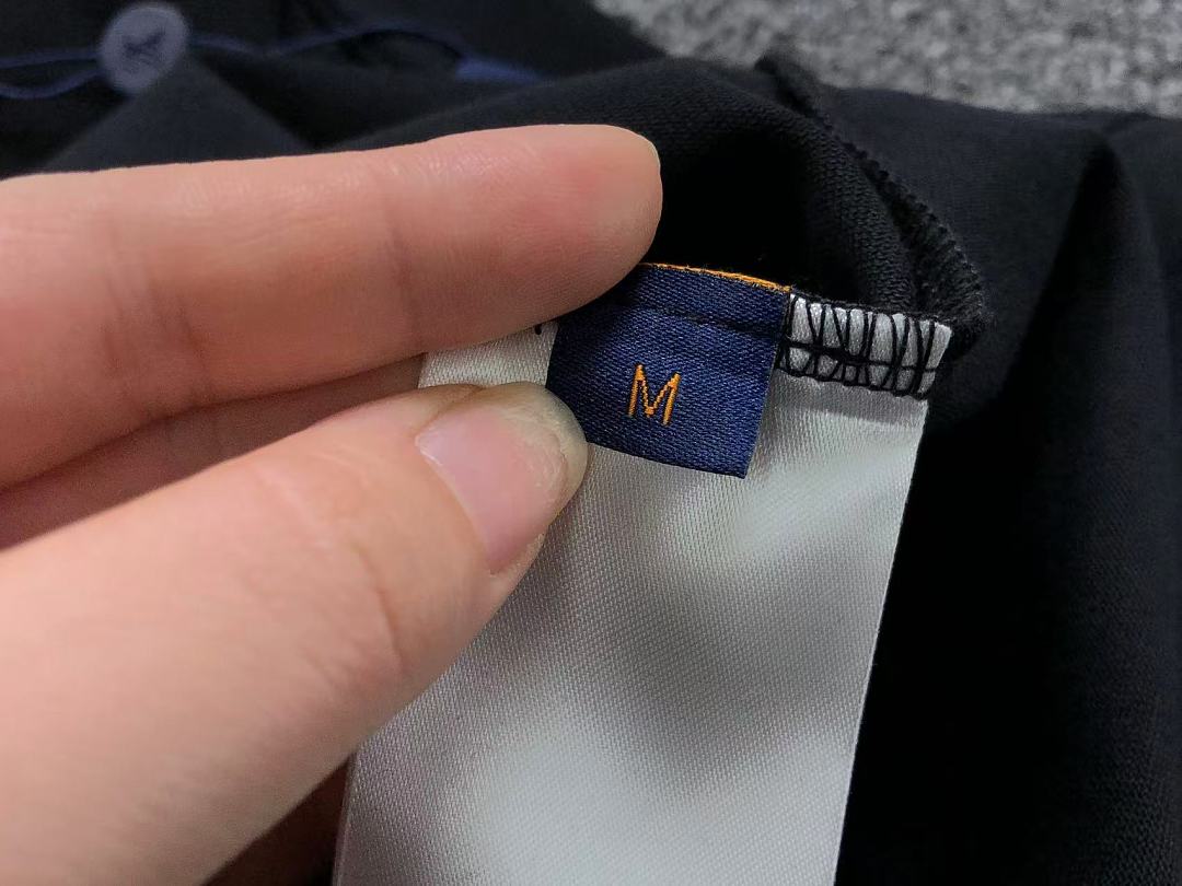 Louis Vuitton 139 L⭐ LONG SLEEVED 3207240821 (Im 170Cm 60Kg I Wear Size M In The Phot) - Image 20