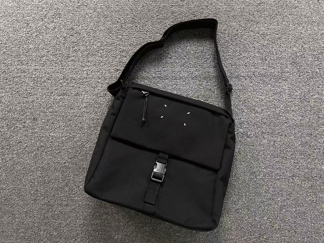 On Running 258 MAISON MARGIELA BAG 3205251321 (Long 32CM* Wide 11CM* High 28CM) - Image 3