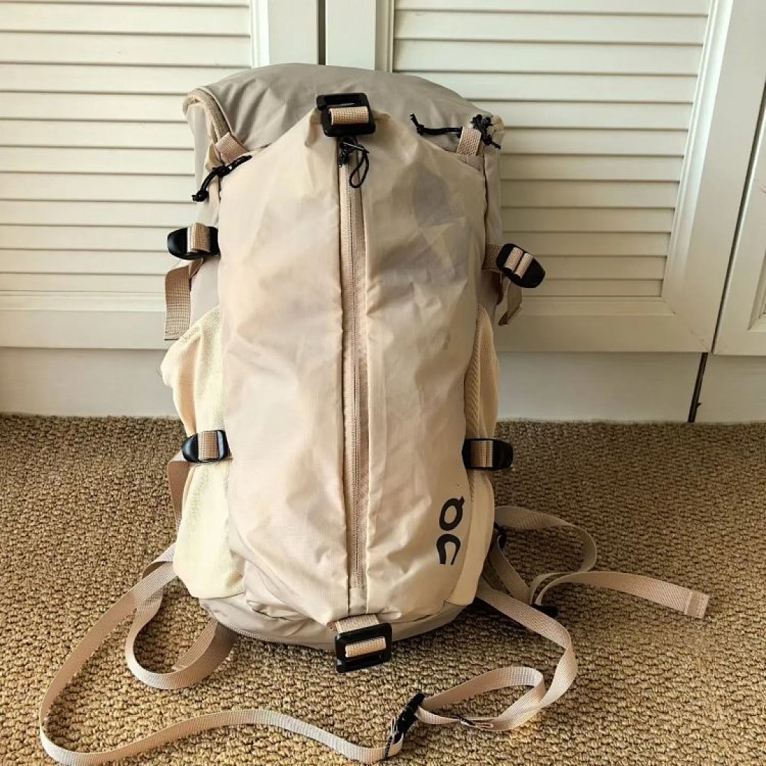 BAG On 18L Large Main Compartment Dual-Shoulder Backpack For Commuting, Outdoor And Mountaineering Use - Image 11