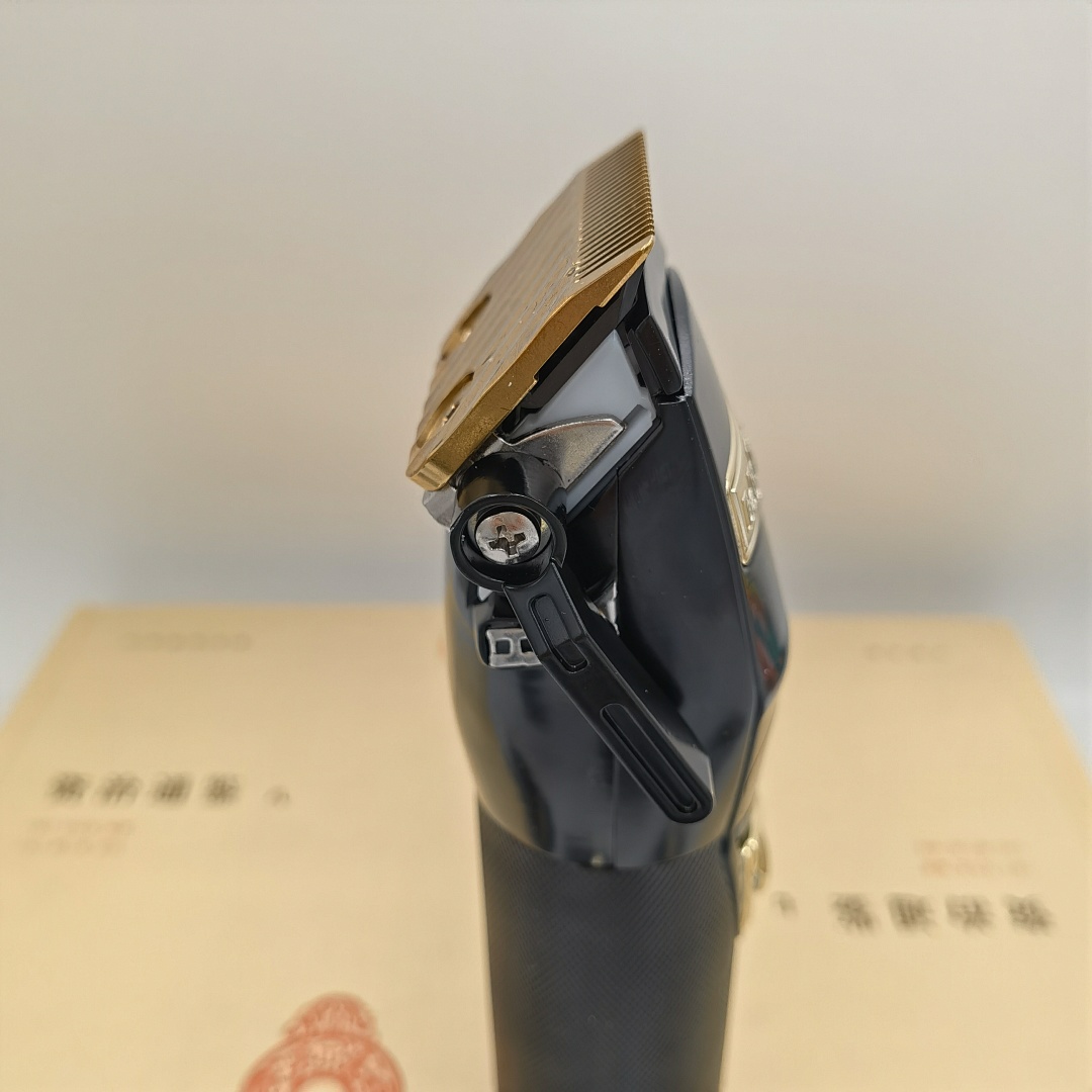 On Running Babyliss Electric Clippers - Image 14