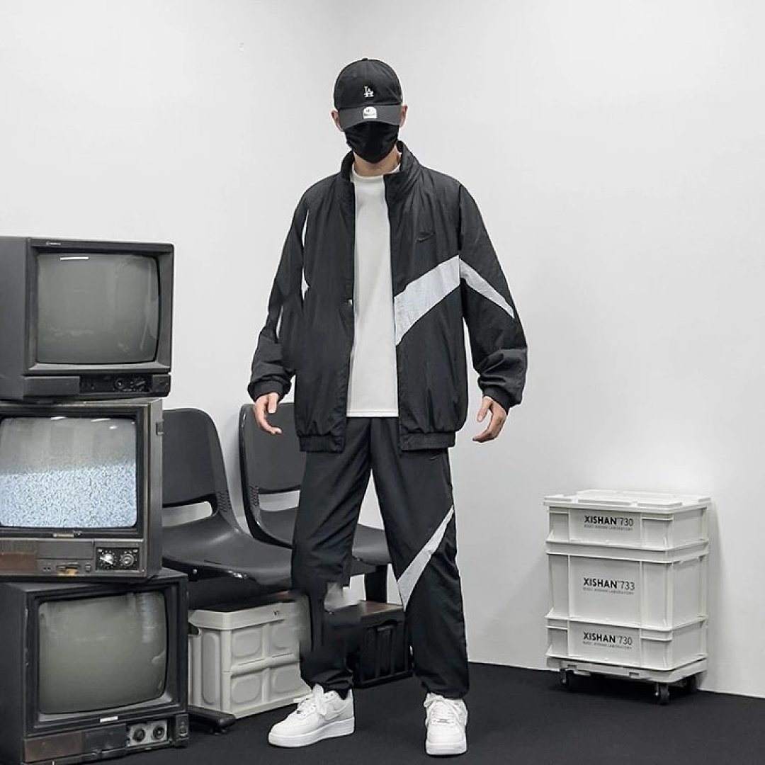 Christian Louboutin NI.KE Street Trend Oversized, Breathable, Hooded Jacket, Ultra-Thin Fabric, Casual Sports - Image 2