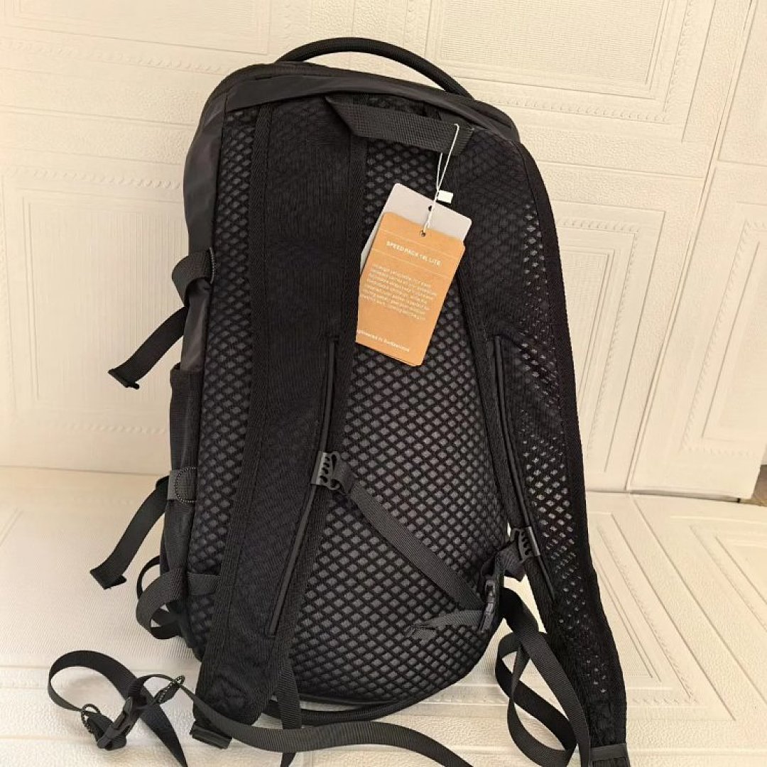 BAG On 18L Large Main Compartment Dual-Shoulder Backpack For Commuting, Outdoor And Mountaineering Use - Image 6