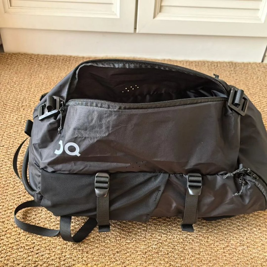 BAG On 18L Large Main Compartment Dual-Shoulder Backpack For Commuting, Outdoor And Mountaineering Use - Image 5