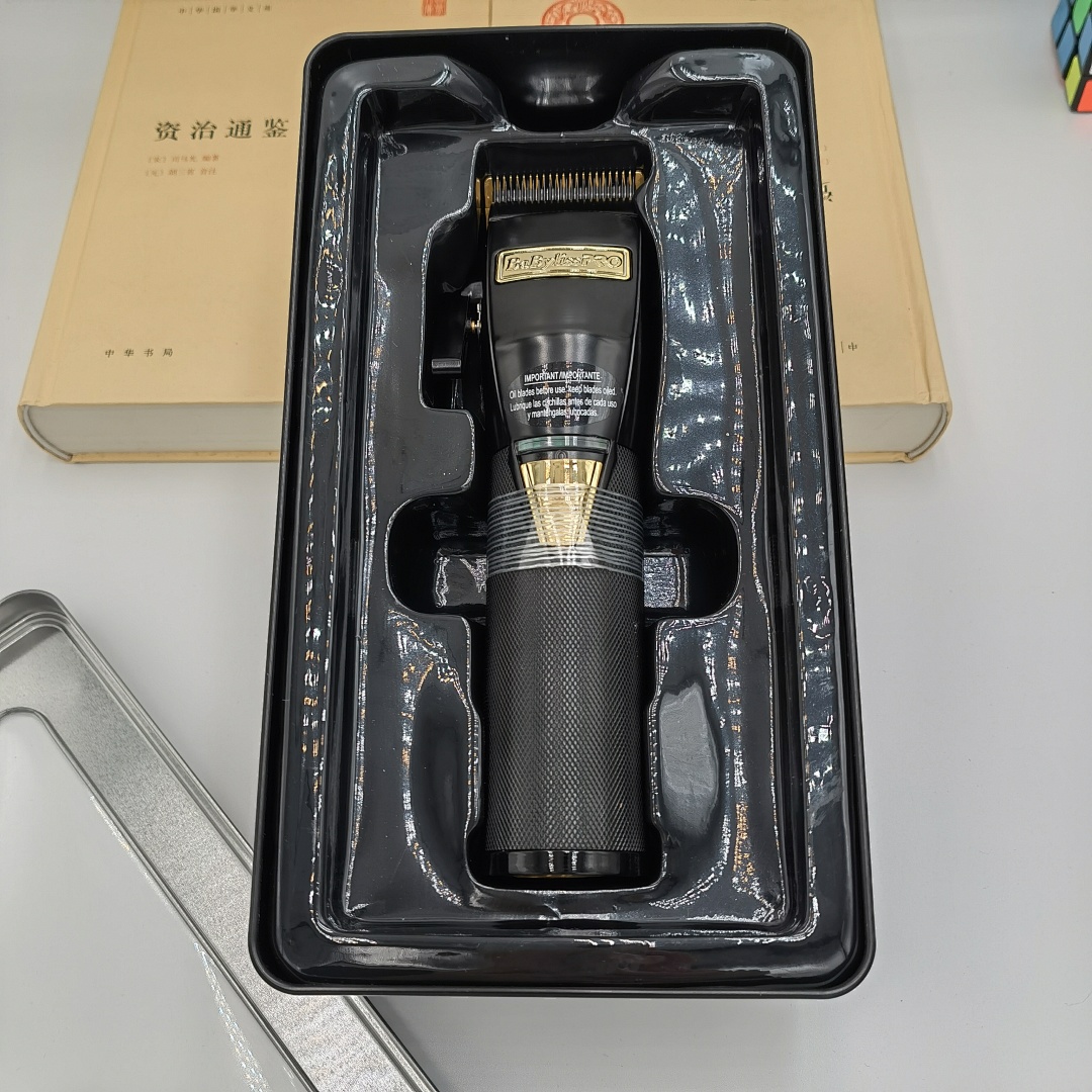 On Running Babyliss Electric Clippers - Image 9