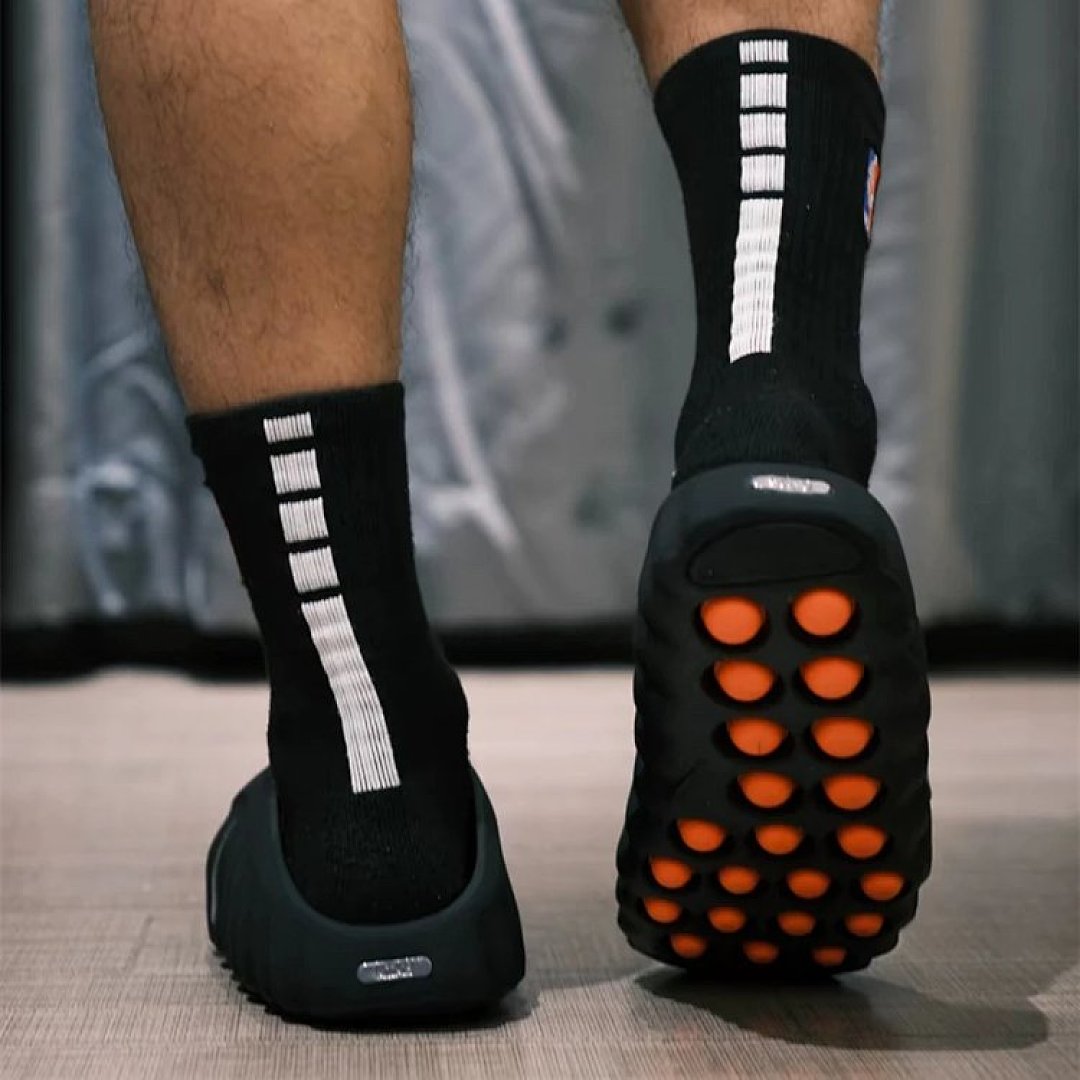 Shoes Mind, 001 Lightning Joint-Design Massage Slippers Hole-Style Shoes - Image 26