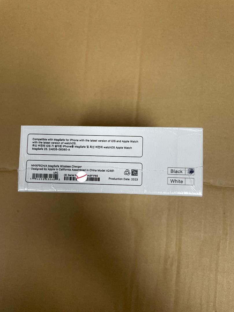 On Running MagSafe Wireless Charger - Image 18