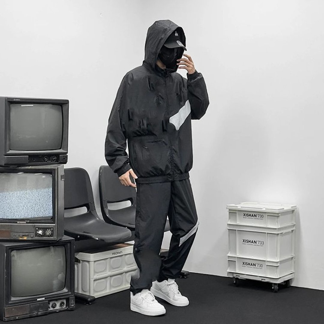 Christian Louboutin NI.KE Street Trend Oversized, Breathable, Hooded Jacket, Ultra-Thin Fabric, Casual Sports - Image 4
