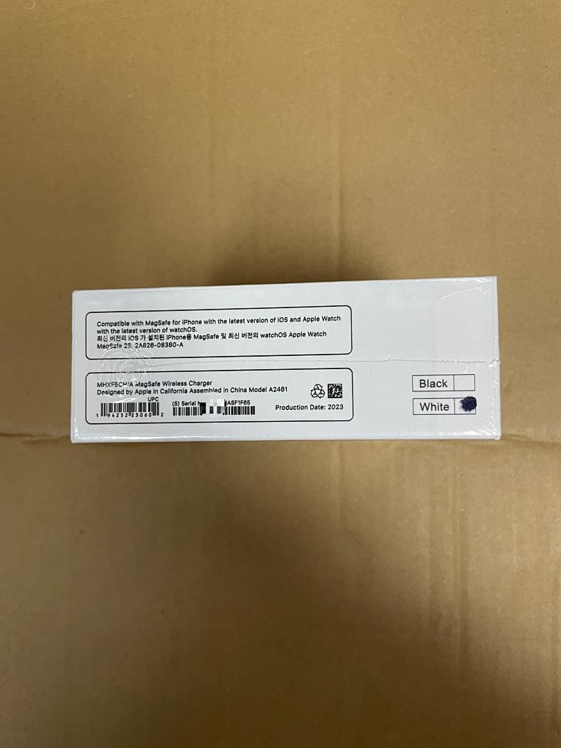 On Running MagSafe Wireless Charger - Image 19