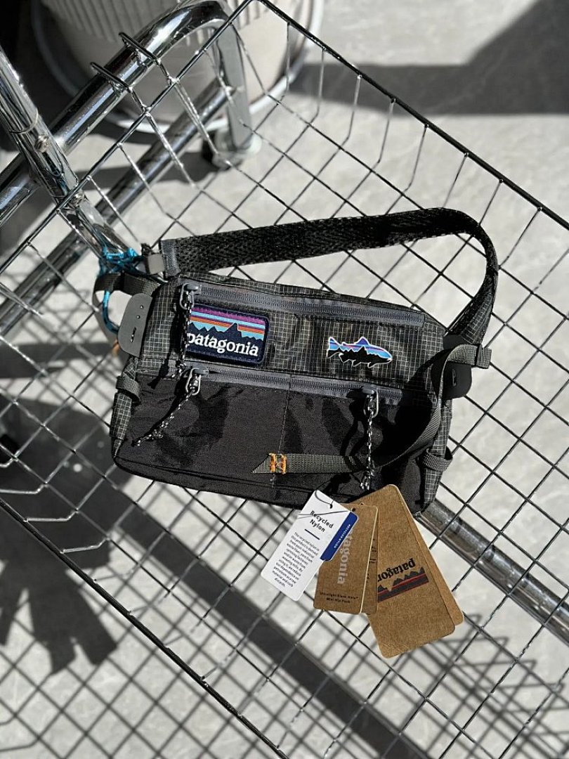Christian Louboutin Pa.Ta Crossbody Bag - Image 5