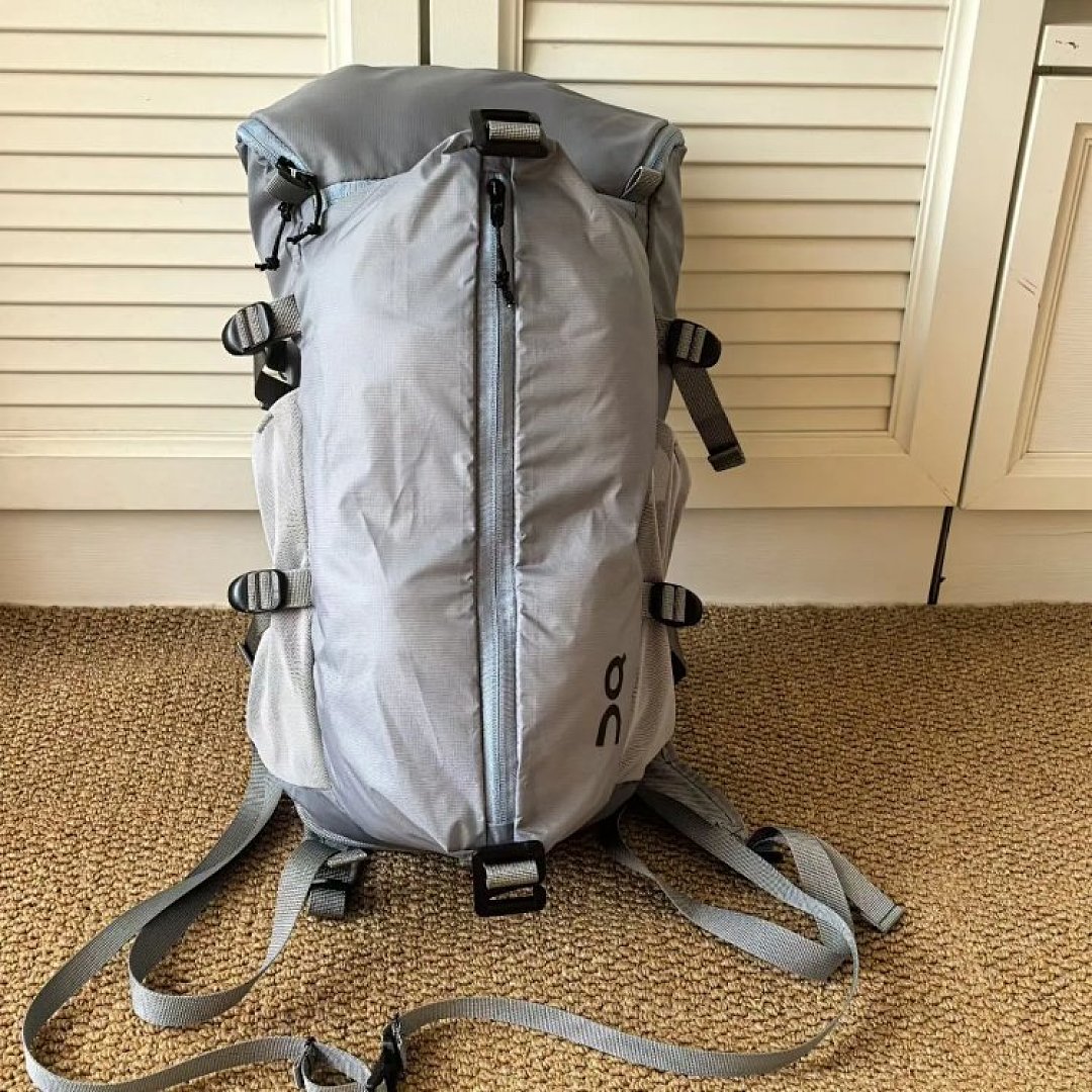 BAG On 18L Large Main Compartment Dual-Shoulder Backpack For Commuting, Outdoor And Mountaineering Use - Image 13