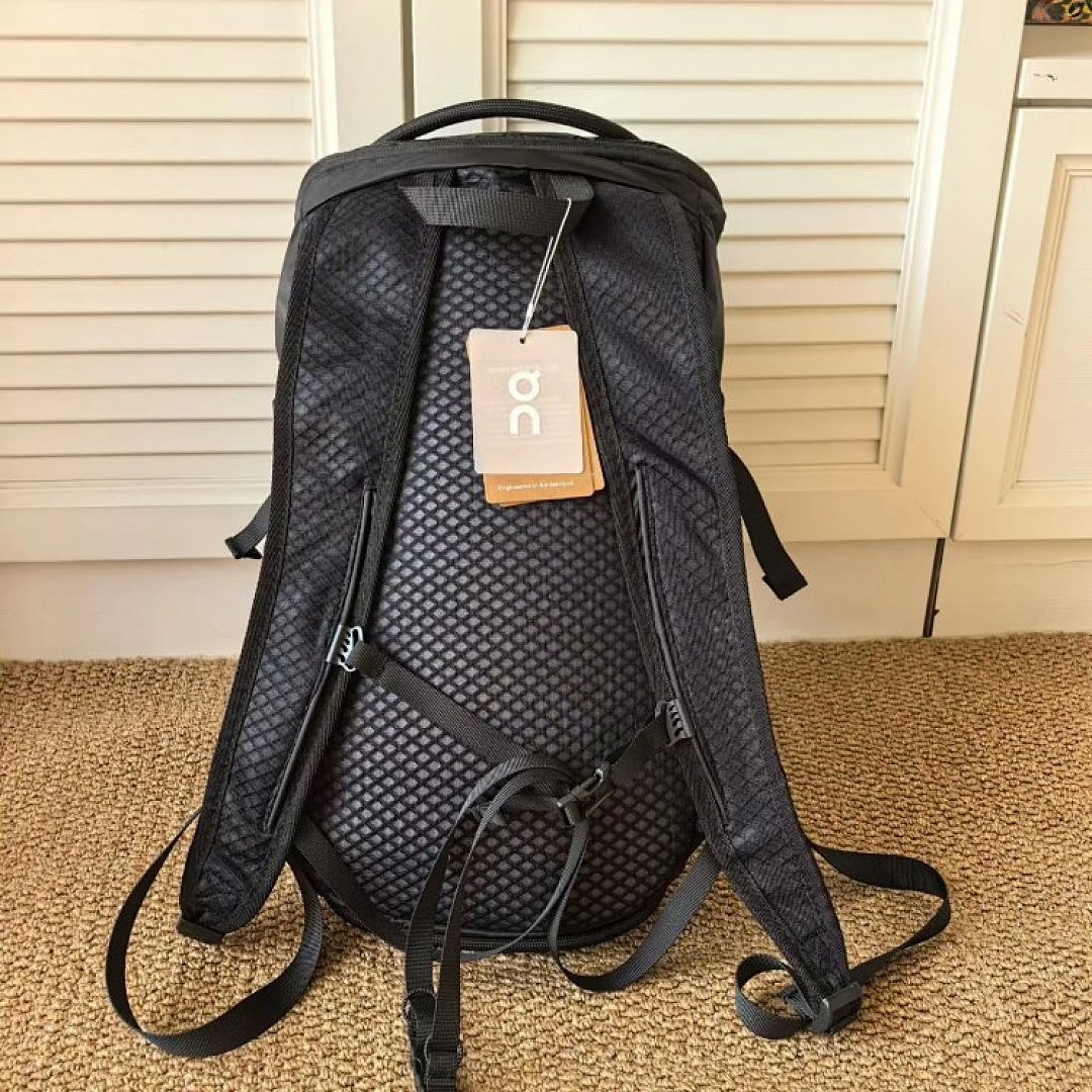 BAG On 18L Large Main Compartment Dual-Shoulder Backpack For Commuting, Outdoor And Mountaineering Use - Image 8