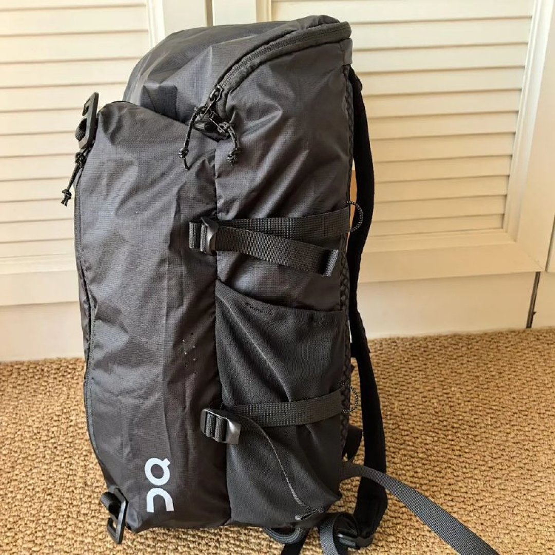 BAG On 18L Large Main Compartment Dual-Shoulder Backpack For Commuting, Outdoor And Mountaineering Use - Image 4