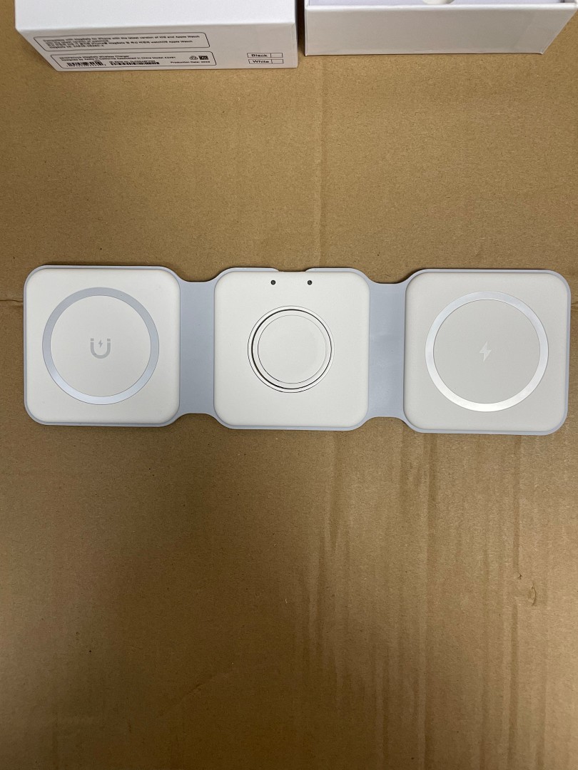 On Running MagSafe Wireless Charger - Image 12