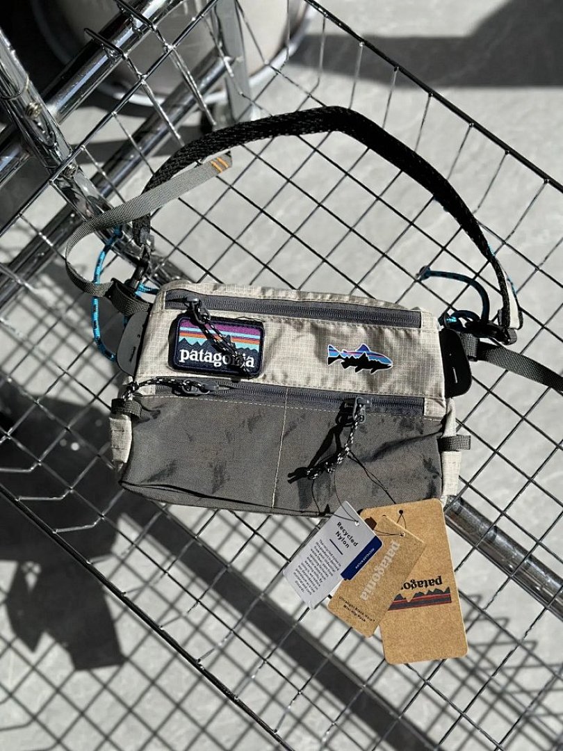 Christian Louboutin Pa.Ta Crossbody Bag - Image 7