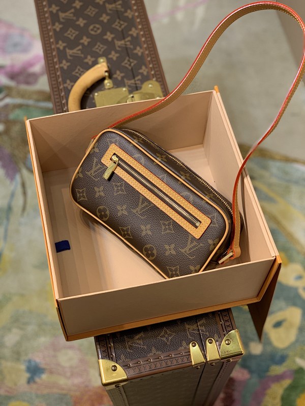 Bag 1V, photo 1
