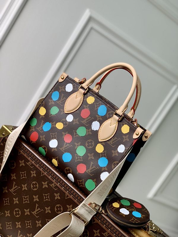Bag 1, photo 1