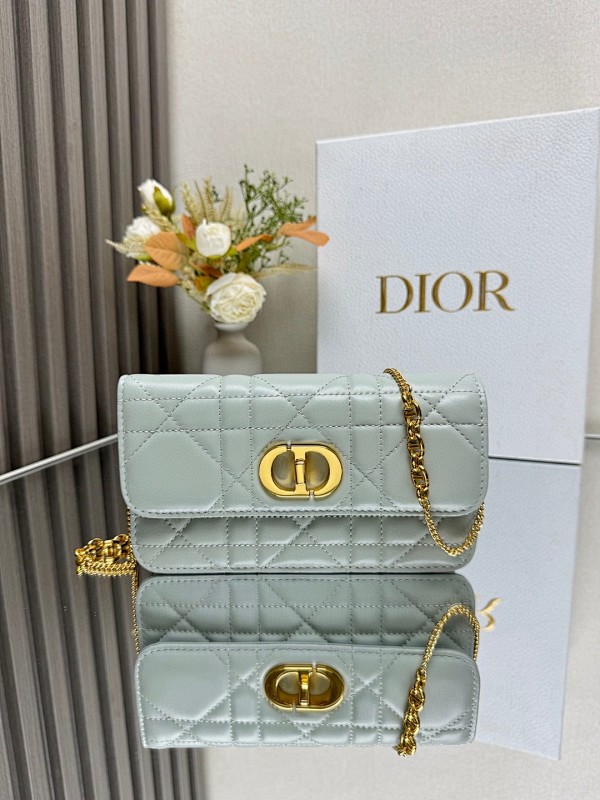 D, photo 1