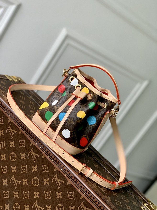 Bag 1, photo 1