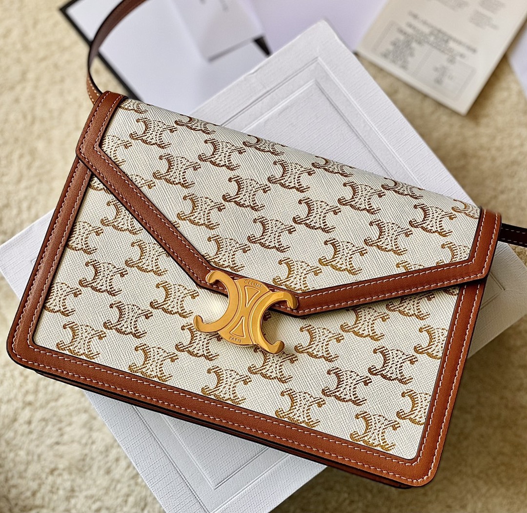 Bag C, photo 1