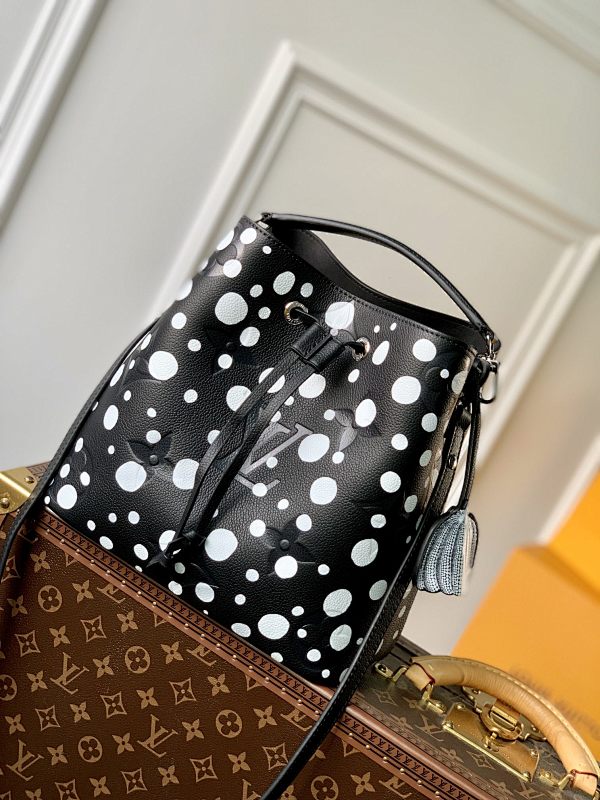 Bag 1, photo 1