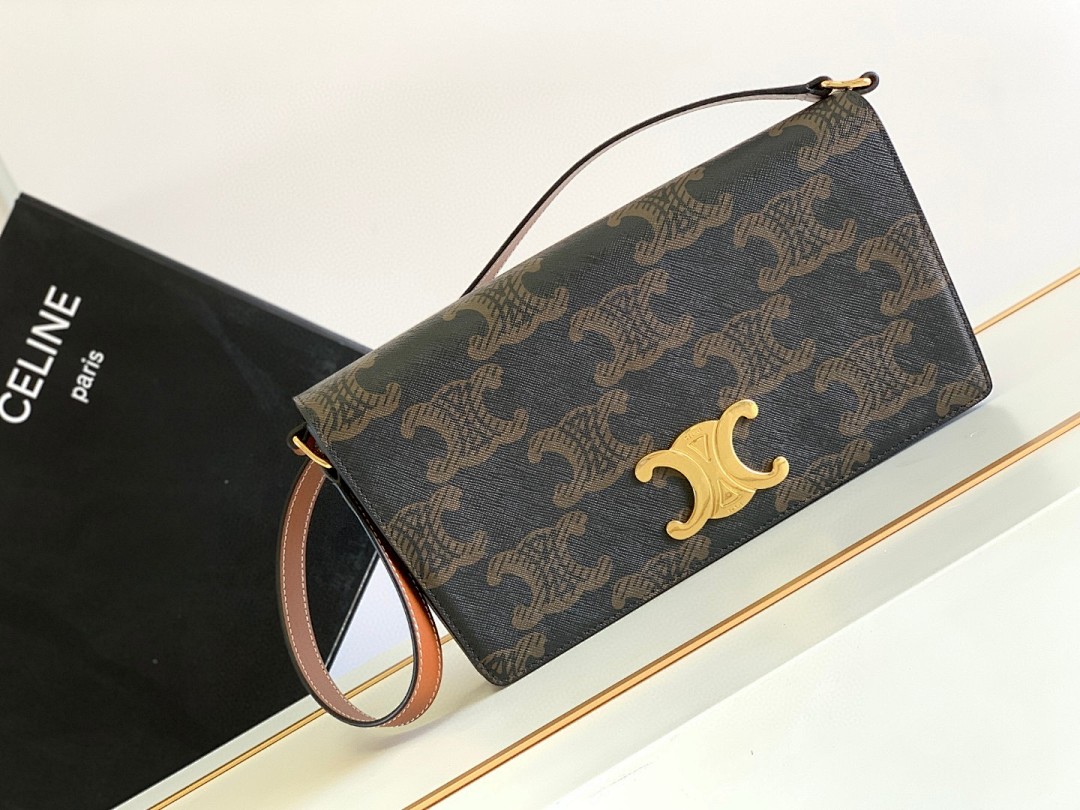 Bag C, photo 1