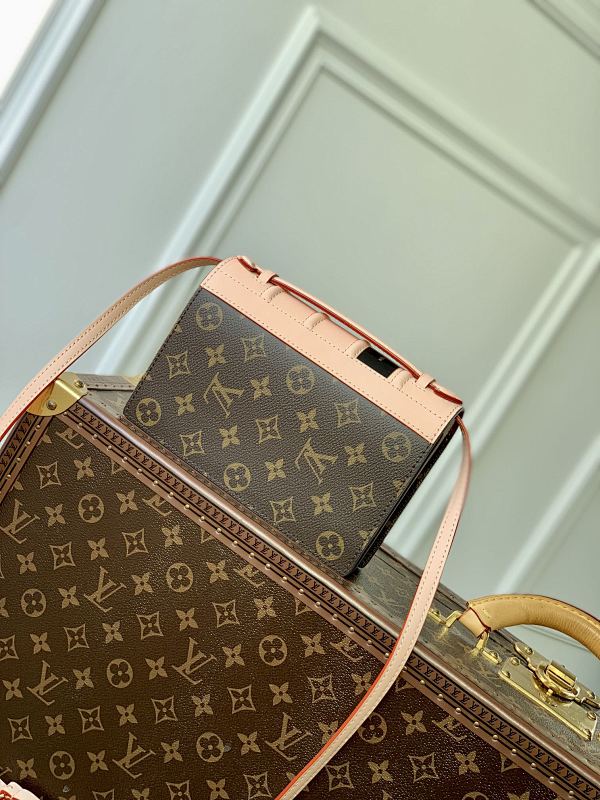 Bag 1, photo 1