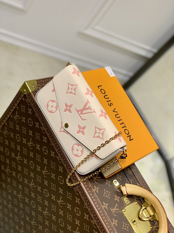 Bag 1, photo 1