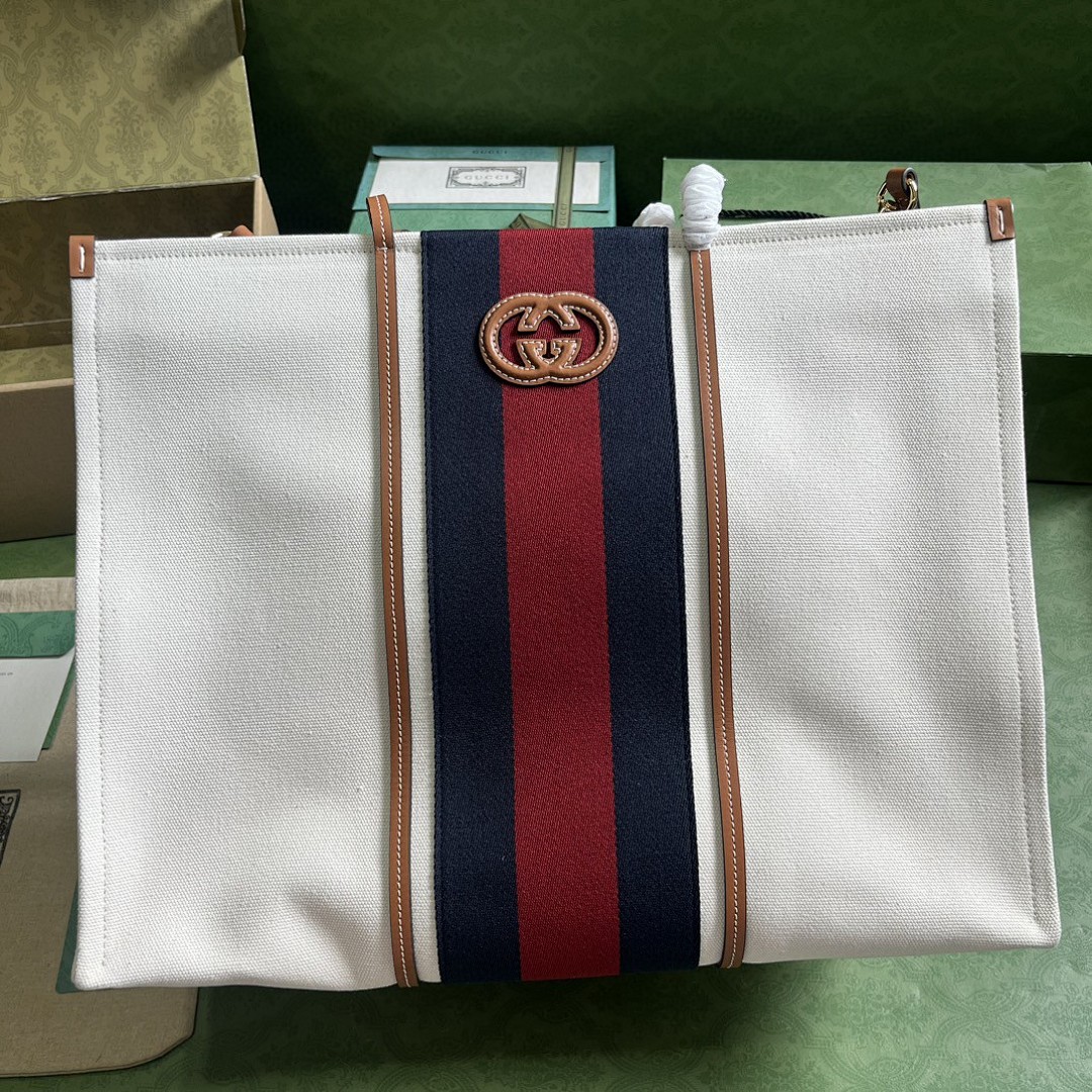 G, photo 1