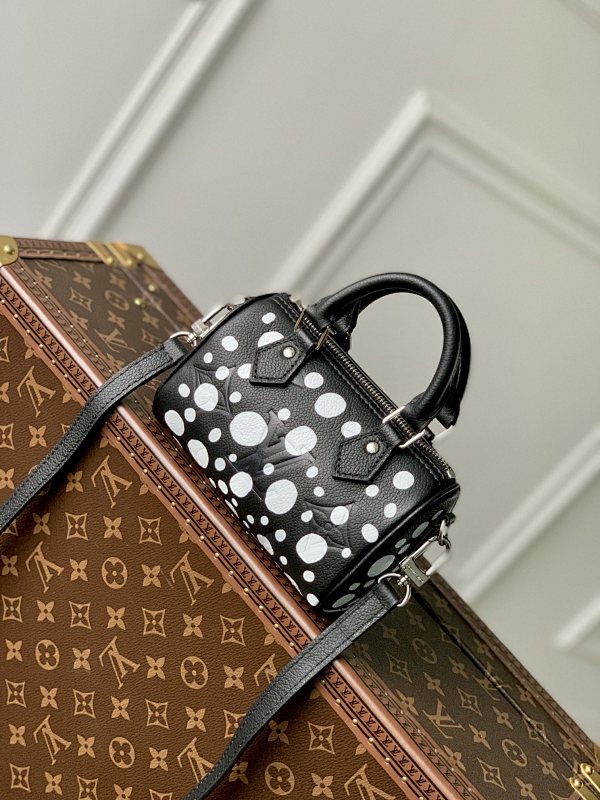 Bag 1, photo 1