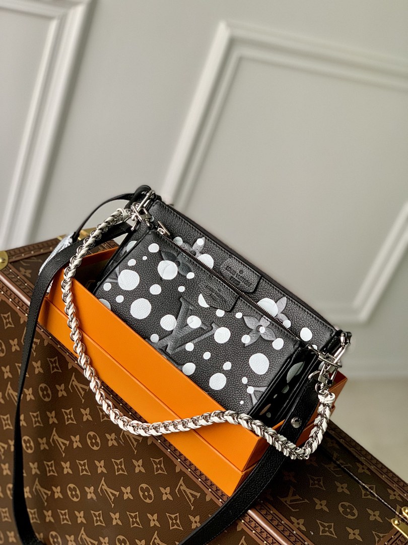 Bag 1, photo 1