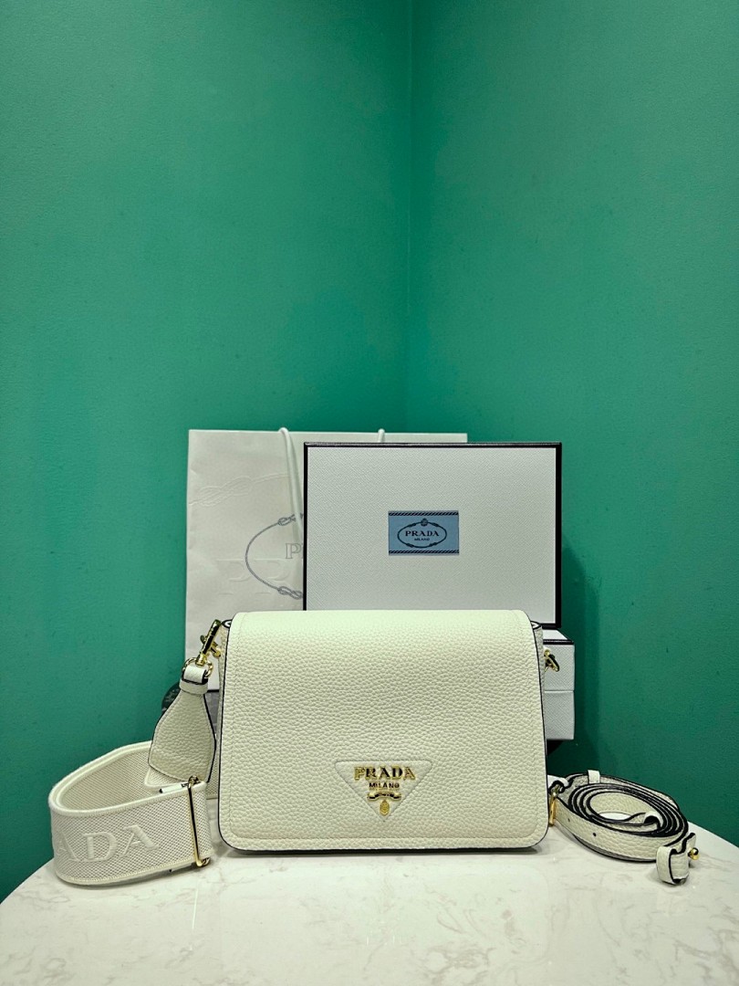 P, photo 1
