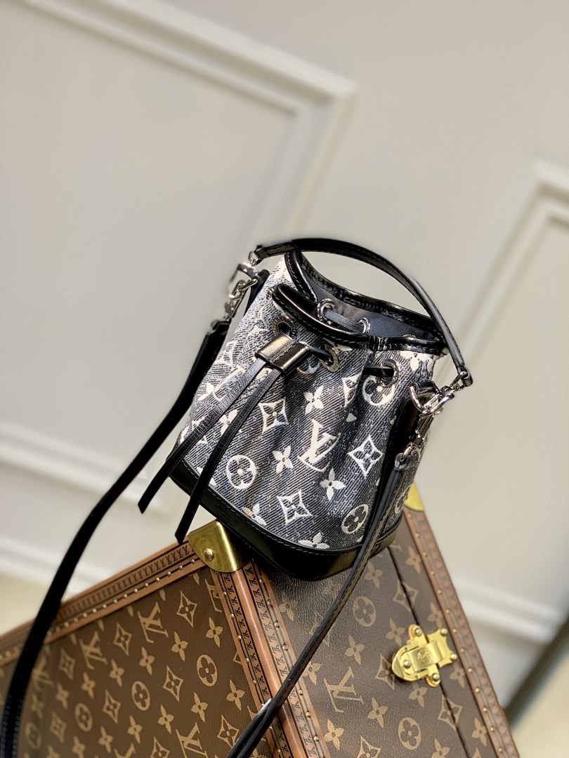 Bag 1, photo 1
