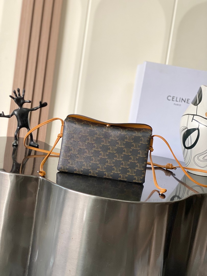Bag C, photo 1