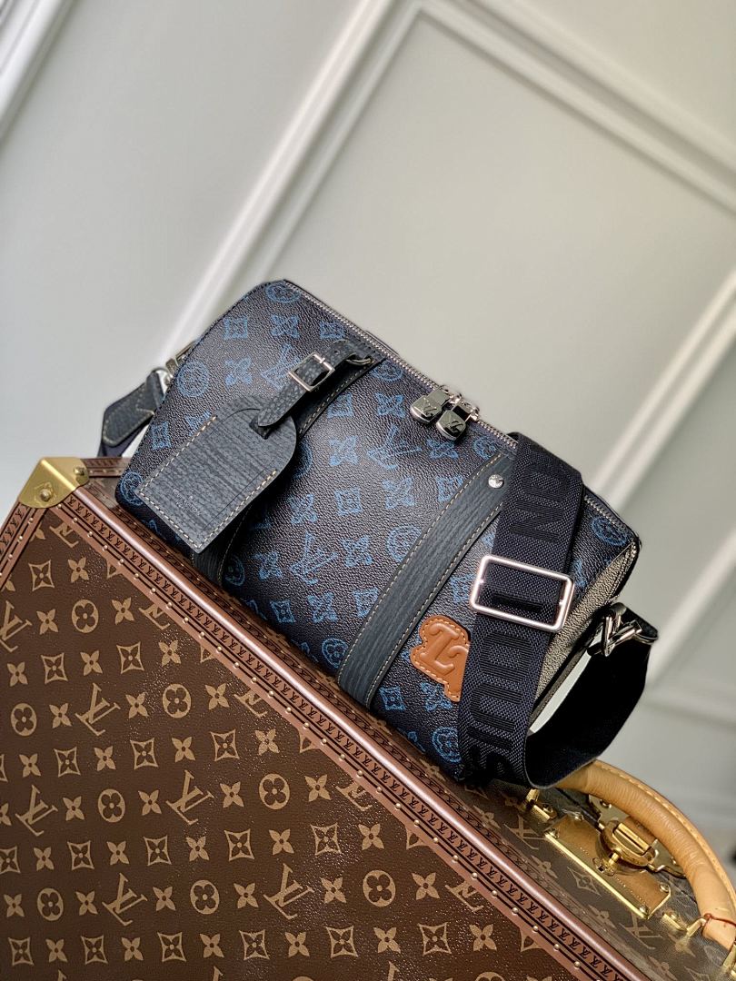 Bag 1, photo 1
