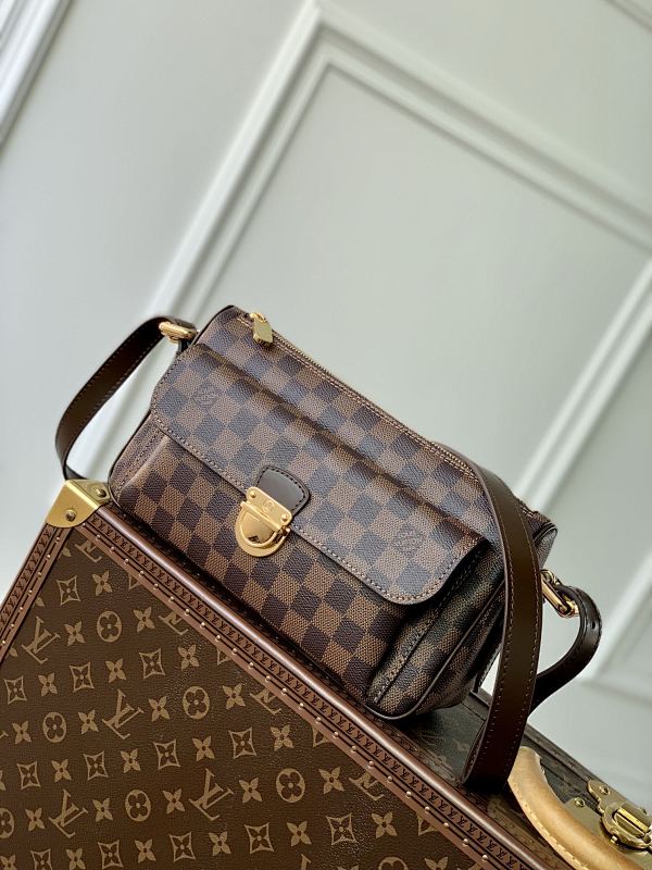 Bag 1, photo 1
