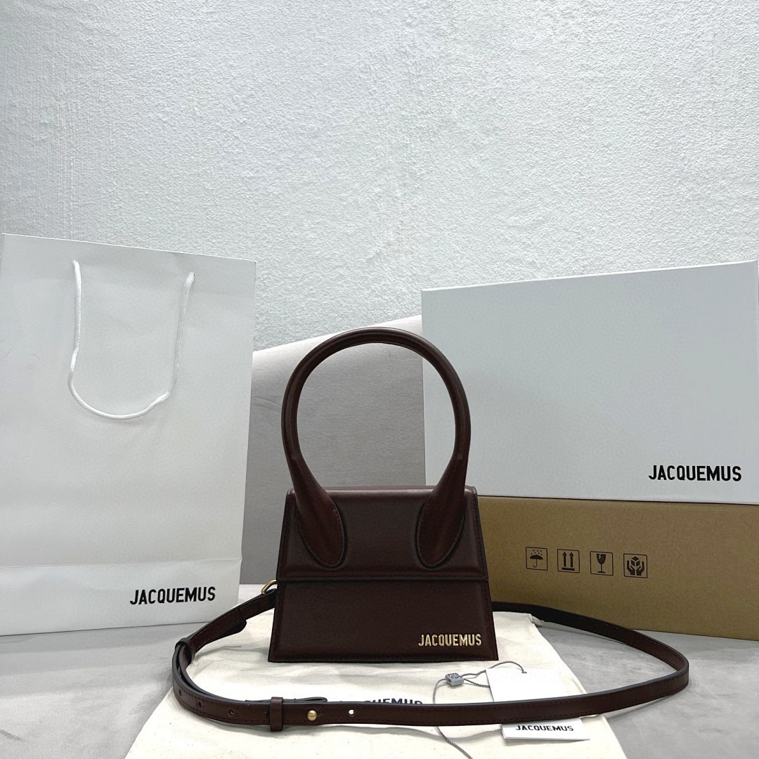 J, photo 1