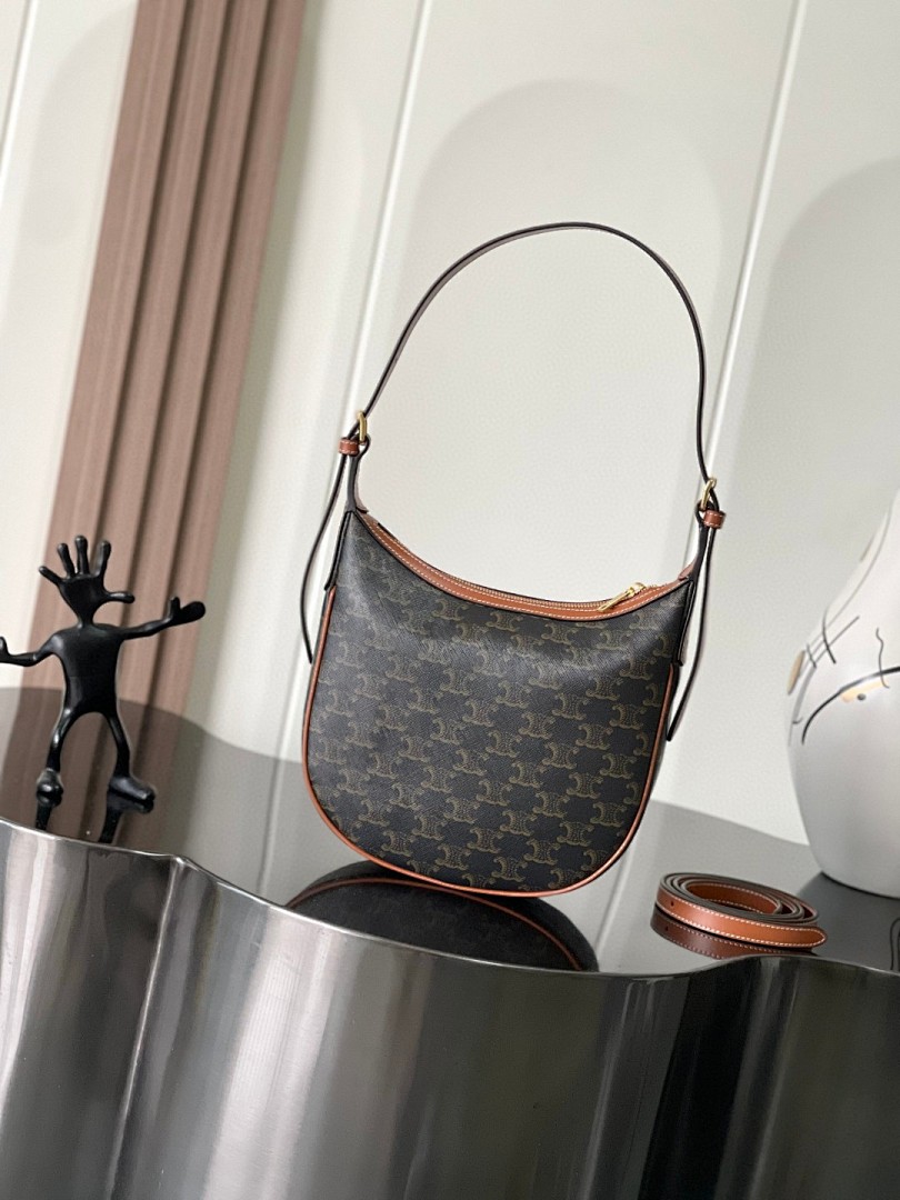 Bag C, photo 1