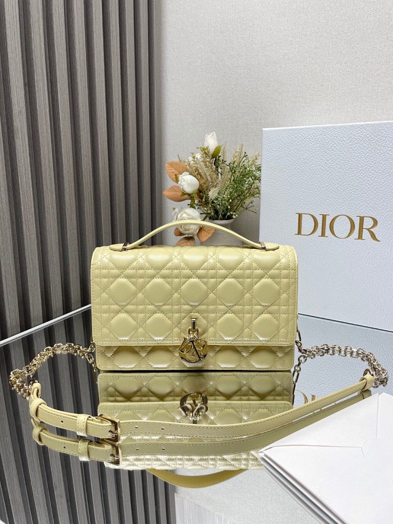 D, photo 1